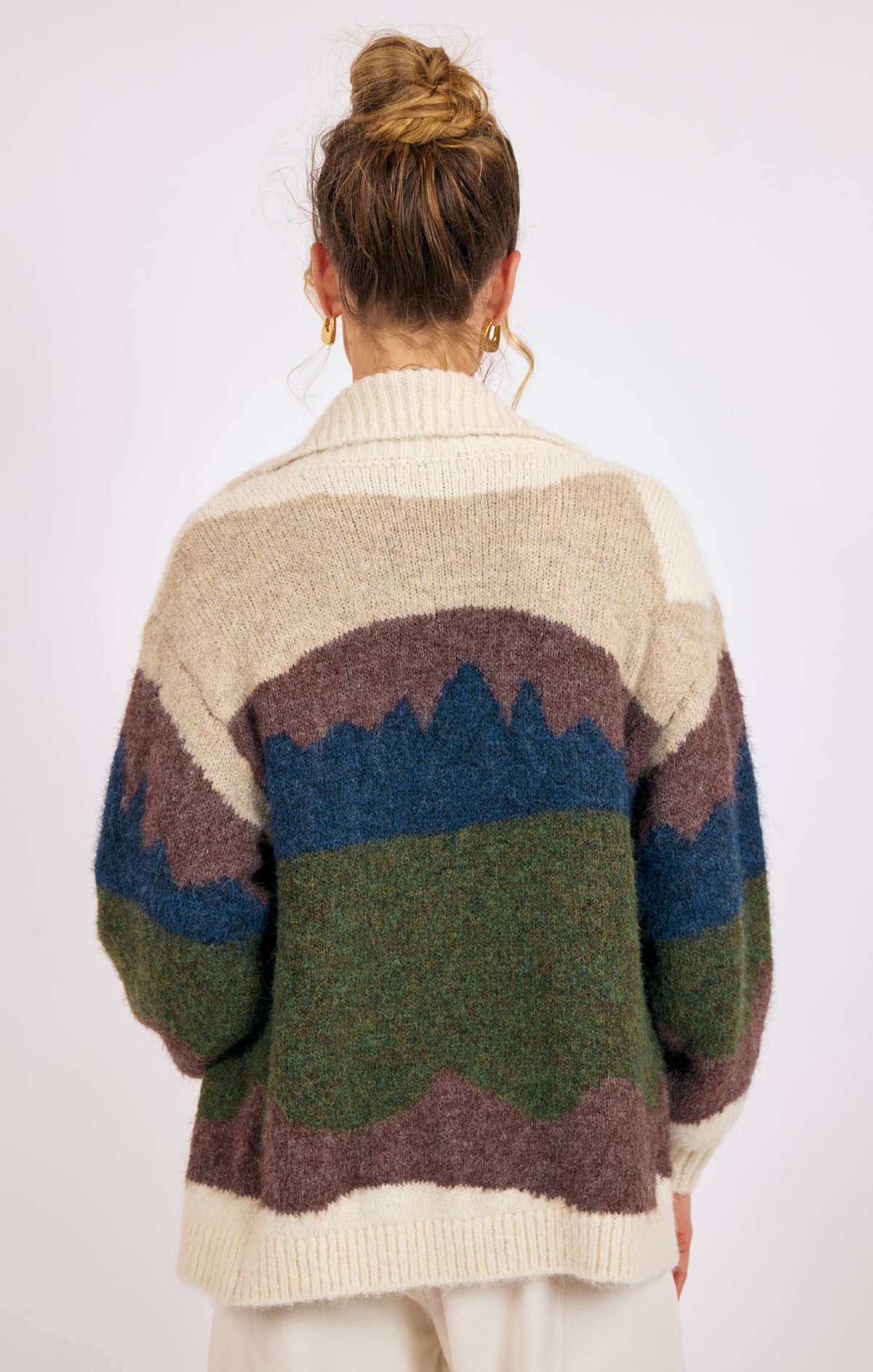 Conversation-starting landscape knit