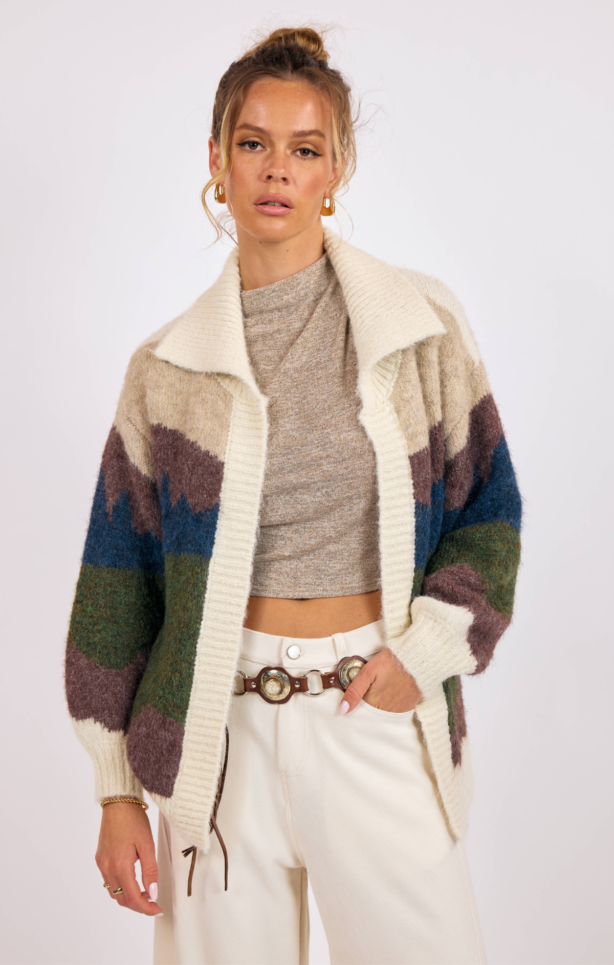 Conversation-starting landscape knit