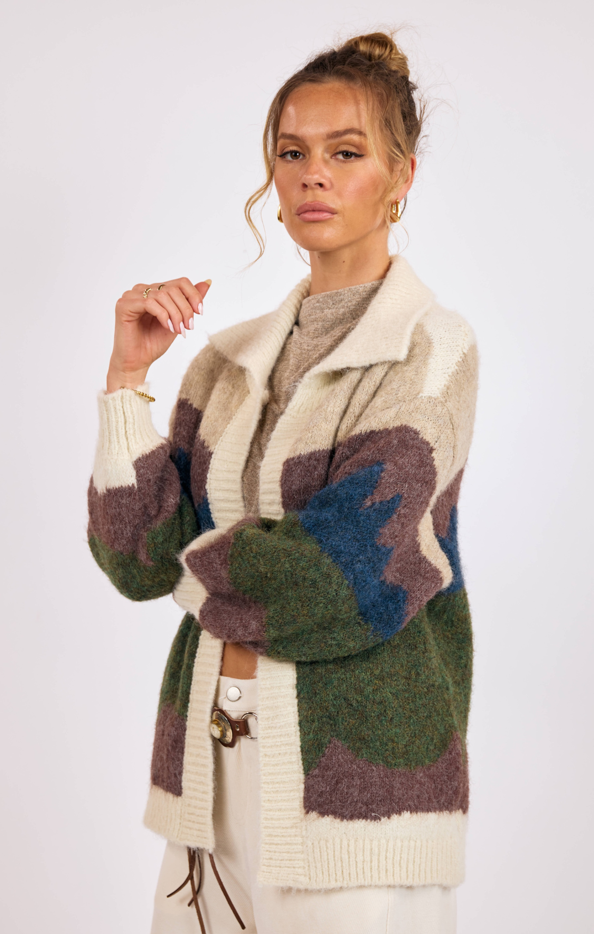 Conversation-starting landscape knit
