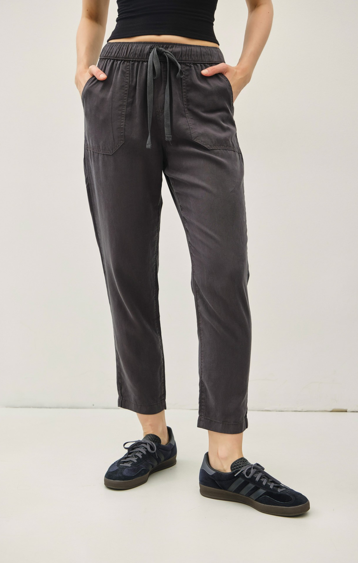 Carefree Office Head-turn Pants
