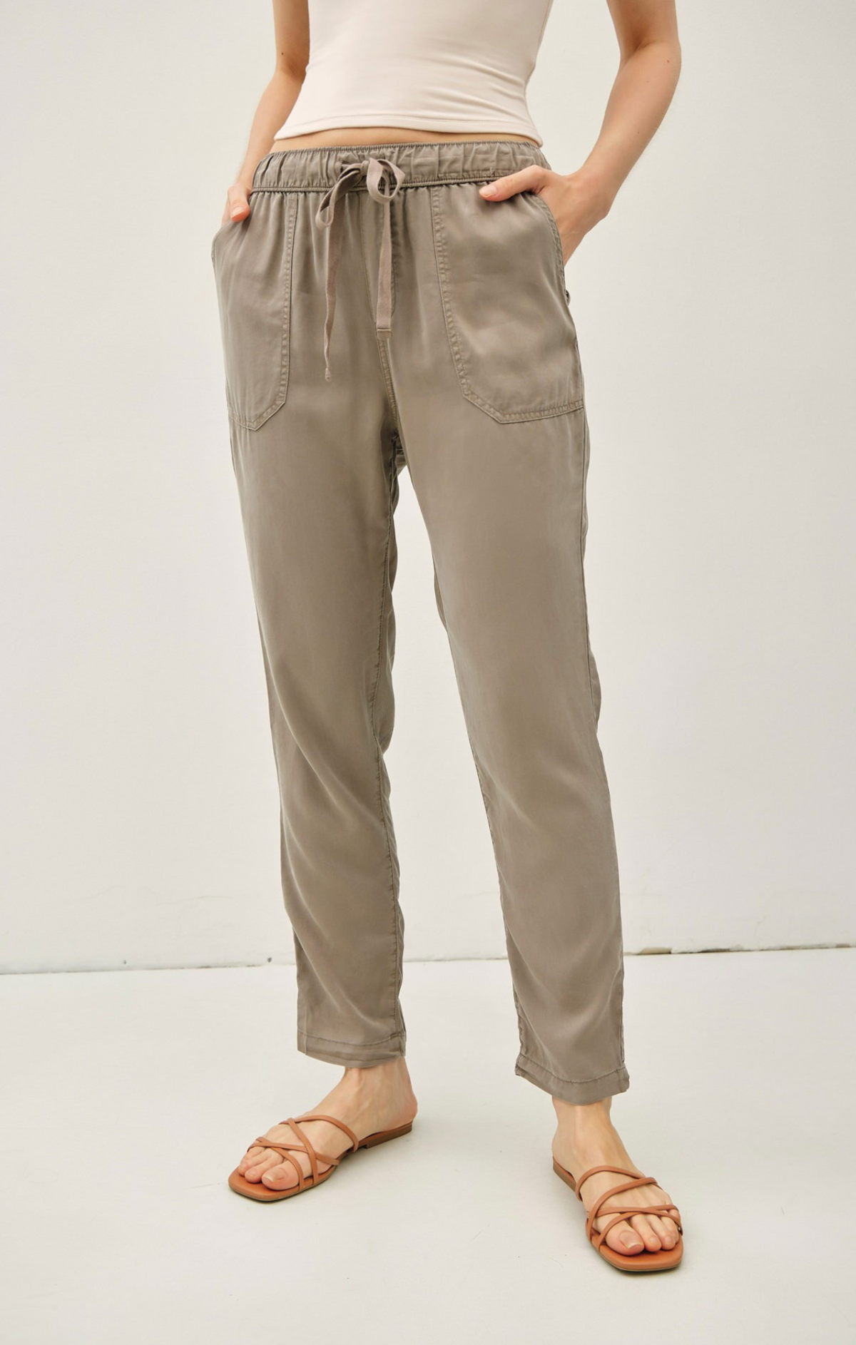 Carefree Office Head-turn Pants